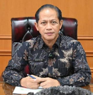 Dr. Hanif Faisol Nurofiq